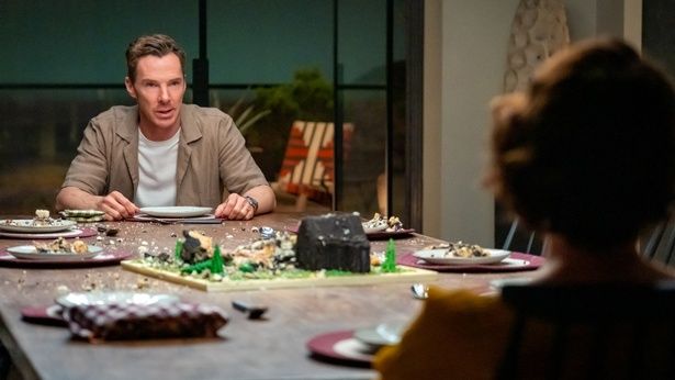 運命的な出会いを果たしたはずのテオとアイビーだが、しだいにすれ違うように… [c] 2025 Searchlight Pictures