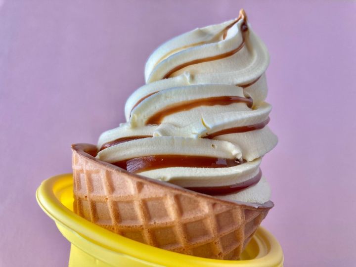 ザクザク食感がたまらない！焦がし風味のプリンワッフルコーン