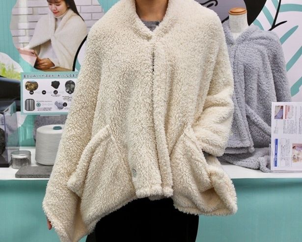 ゴリラのハグ(ベージュ)を着用