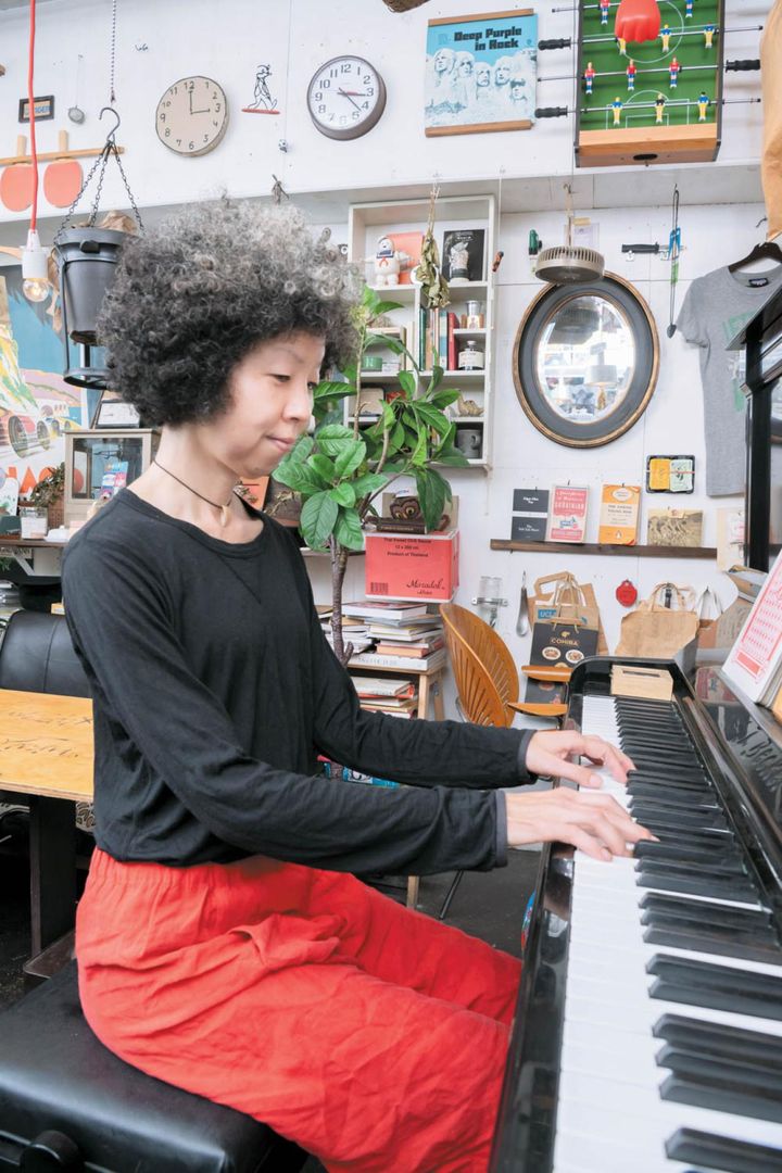 家事とお金から自由になった稲垣さんが40年ぶりに再開したのがピアノ。「いくら練習してもうまくならない。だからこそ楽しいんだと思います」