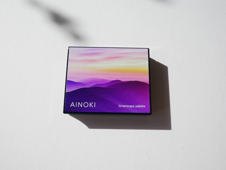 13種の植物由来美容成分もイン。なんと天然由来成分99.5％！ インナースケープ アイシャドウパレット01黎明』 5,500円（税込）