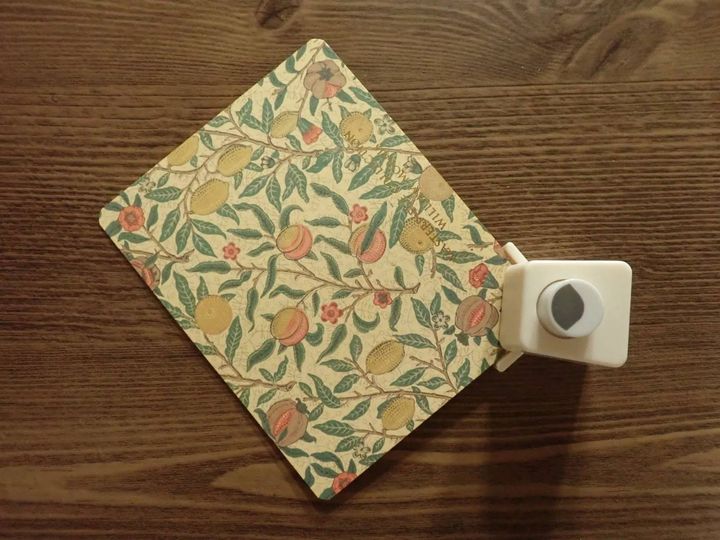 DAISO(ダイソー)：コーナーパンチ