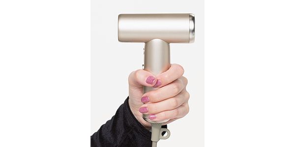 グリップは細すぎず、重心バランスがいいため持ちやすい。