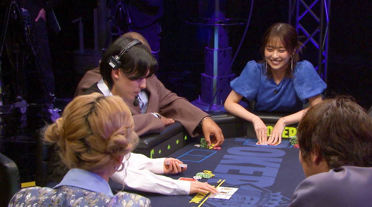 篠崎彩奈がポーカーで勝利　元AKB48対決