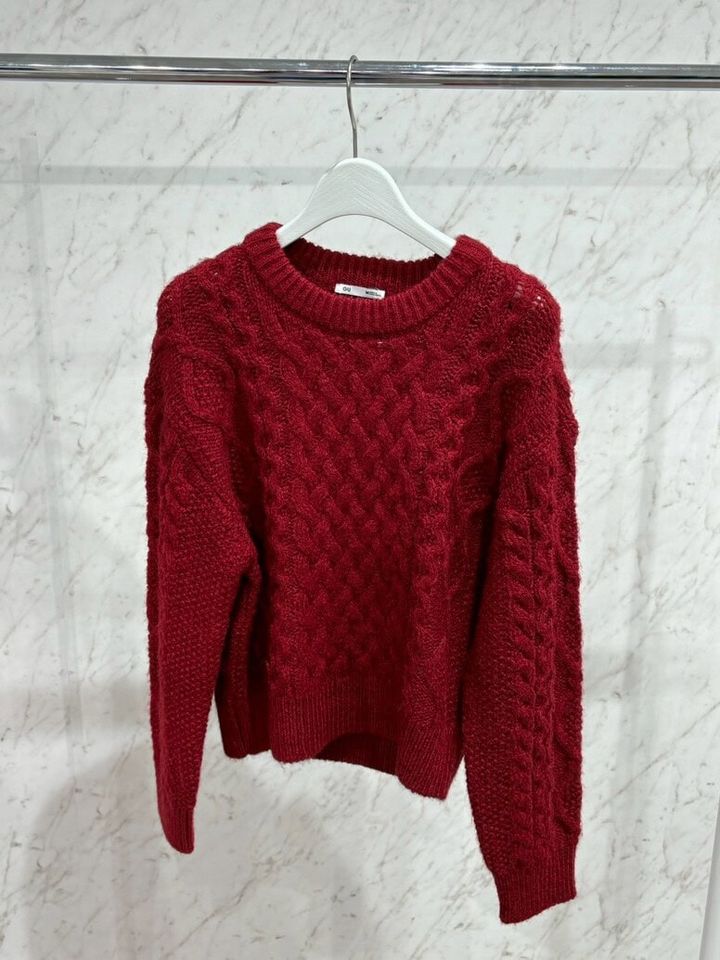 GU ケーブルクルーネックニットプルオーバー
