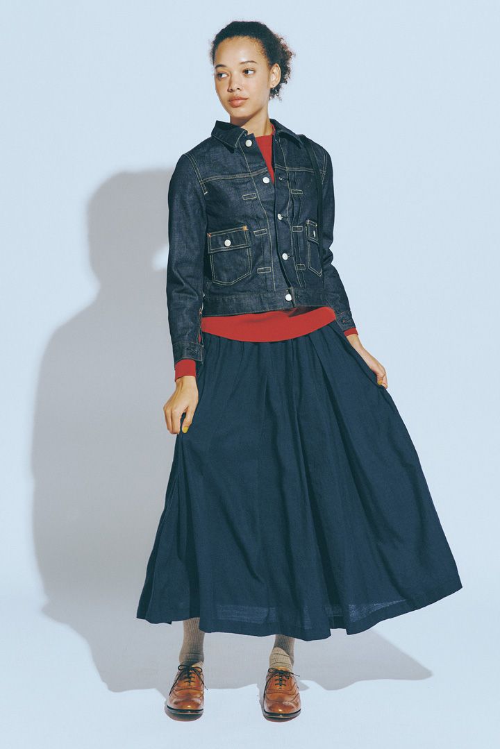 一気にカジュアル上品なコーデになる。デニム with ジャケットのコーデ7選