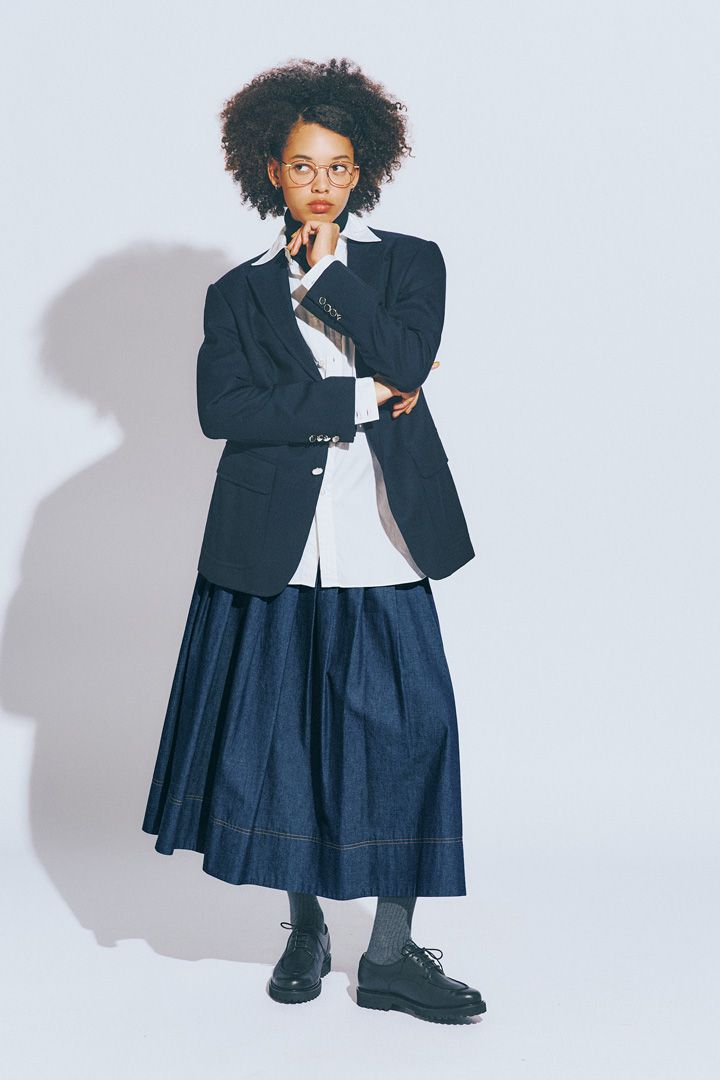 一気にカジュアル上品なコーデになる。デニム with ジャケットのコーデ7選