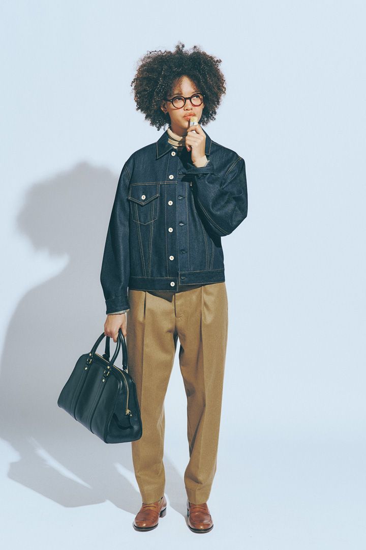 一気にカジュアル上品なコーデになる。デニム with ジャケットのコーデ7選