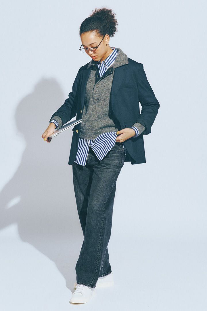 一気にカジュアル上品なコーデになる。デニム with ジャケットのコーデ7選