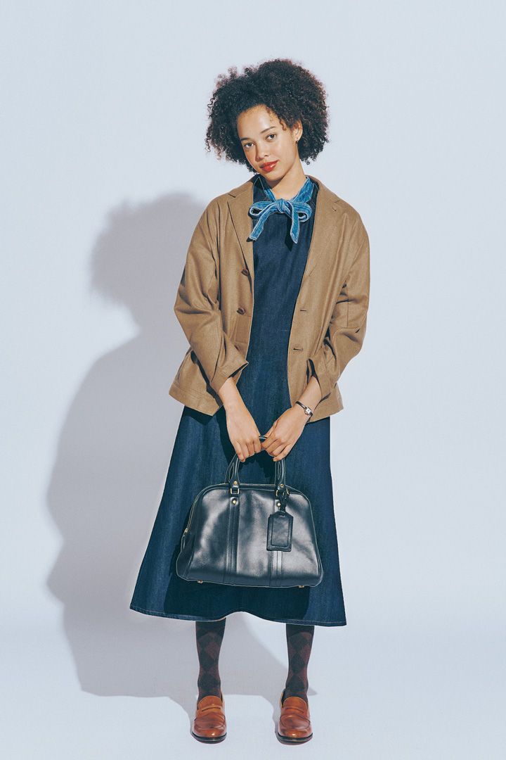 一気にカジュアル上品なコーデになる。デニム with ジャケットのコーデ7選