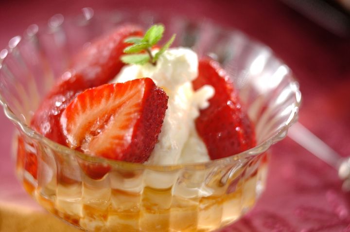 生クリームをたっぷり使用 プリンとイチゴソース by保田 美幸さん