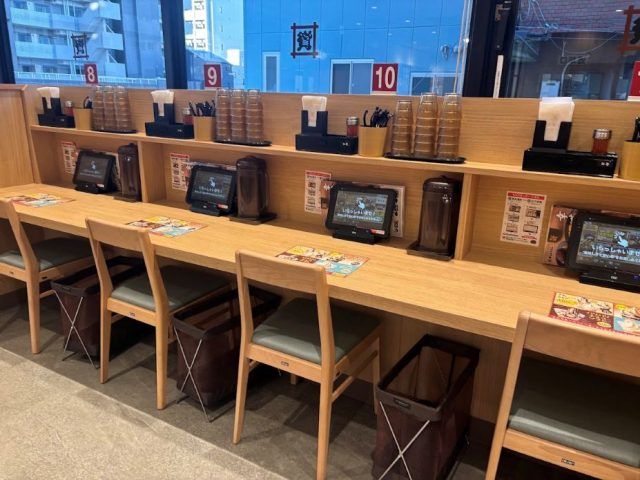 資さんうどん 座席