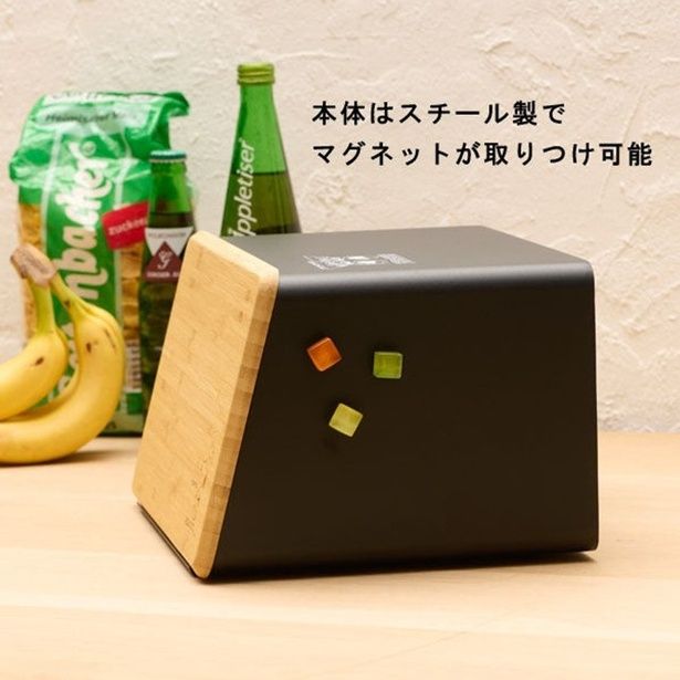 スチール製でマグネット付き。食パン2斤が入る11Lの大容量