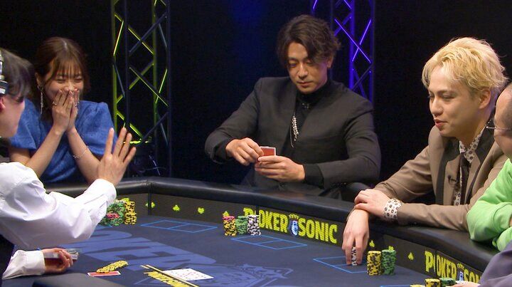 【映像】三浦も狩野も“めっちゃ見る”ポーカー対決でまさかの行動