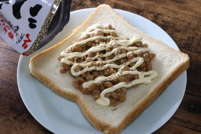 ダイソー ニチフリ ごまにんにく 納豆トースト