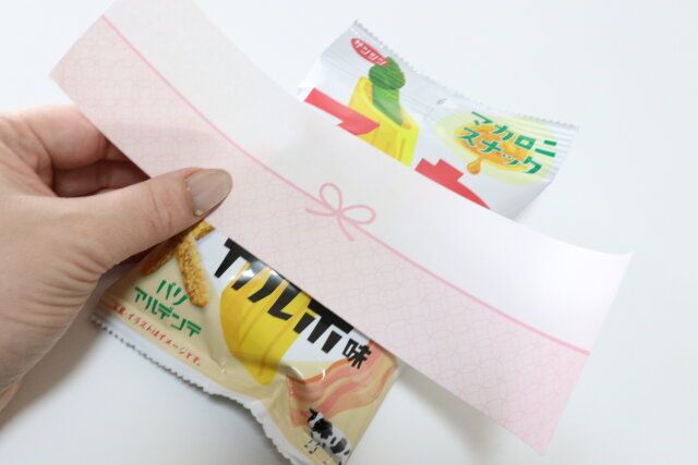 ラッピングシール（35、のし、ピンク） 貼り付け