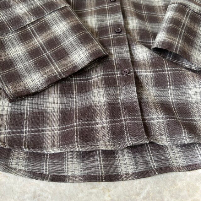 hellamネルチェックオーバーシャツのヘムライン