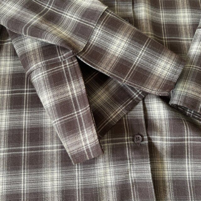 hellamネルチェックオーバーシャツの袖口部分