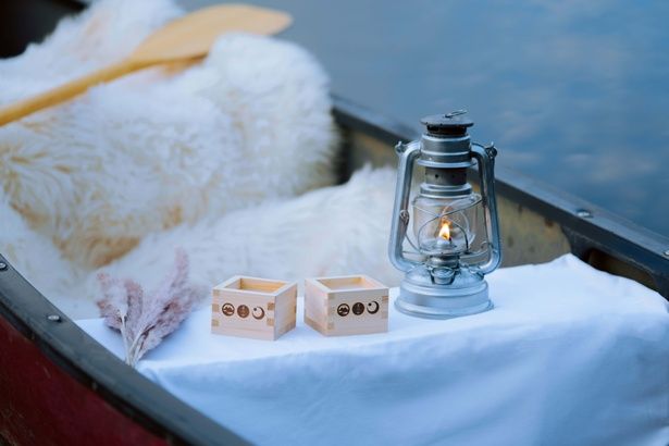 日の出カヌーでは絶景の眺めとともに温かい甘酒ドリンクを味わう