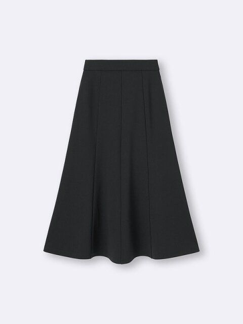 GUのカットソーフレアスカート