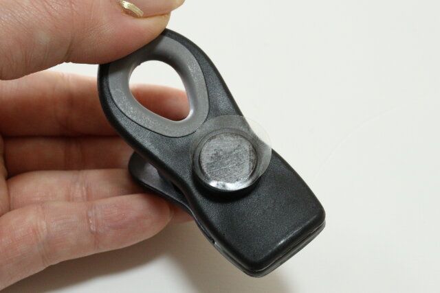 ダイソーの便利なマグネット付クリップ（黒）