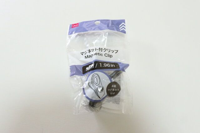 ダイソーのマグネット付クリップ（黒）のパッケージ