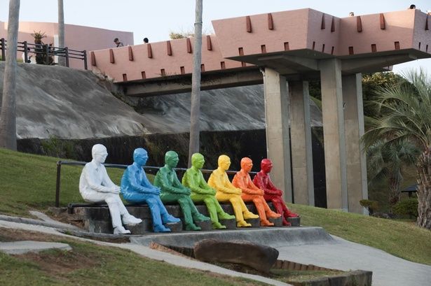 カラフルな「ヴォワイアン像」