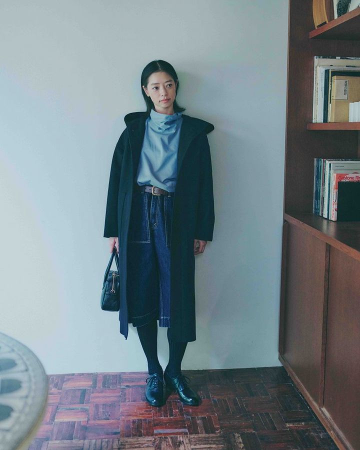 ワークジャケットを着想に。シックに羽織るフーデットコート【市川実和子さんが着る冬のスタンダード】
