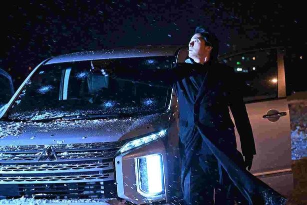 『映画ラストマン -FIRST LOVE-』は12月24日より公開中 [c]2025映画「ラストマン」製作委員会