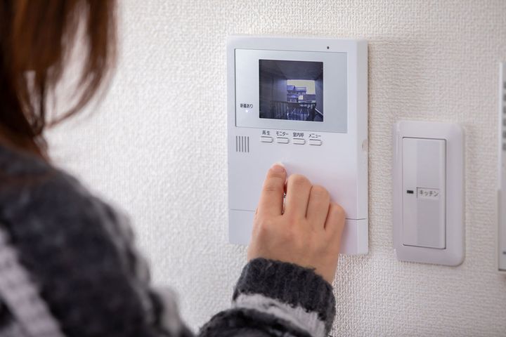 インターフォンが「鳴り止むのが早すぎる」！？
