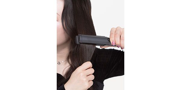 力を入れなくても毛束をしっかり挟めて楽にのばせる。