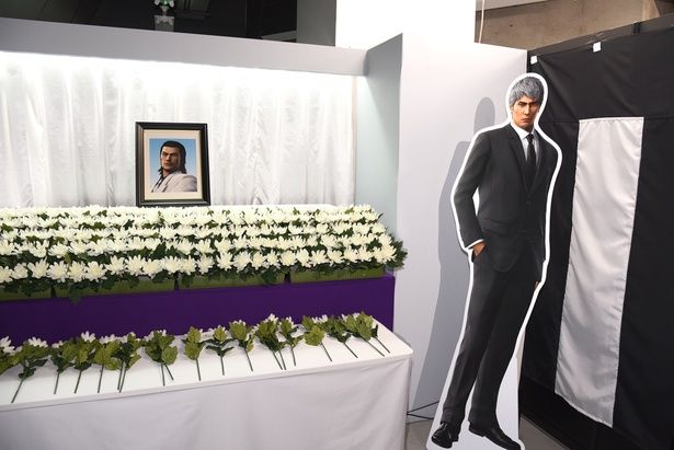 錦山彰のほか、別日では郷田龍司や峯義孝の葬儀も行われた 撮影：ソムタム田井