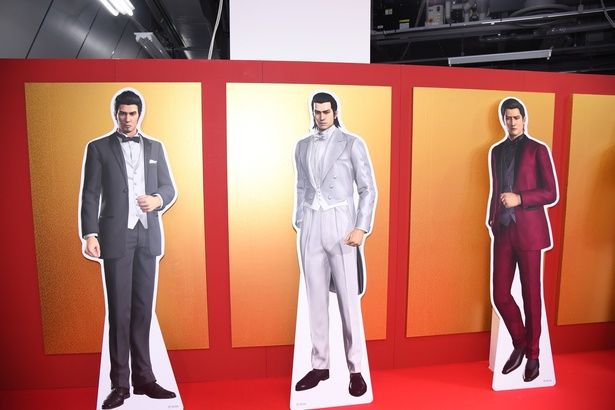 フォーマルな装いの桐生一馬や錦山彰らが集結 撮影：ソムタム田井