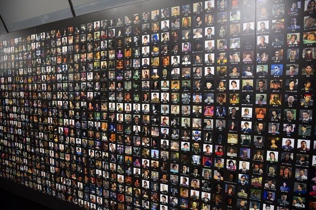 約1500人ものキャラクターの顔写真がずらり 撮影：ソムタム田井