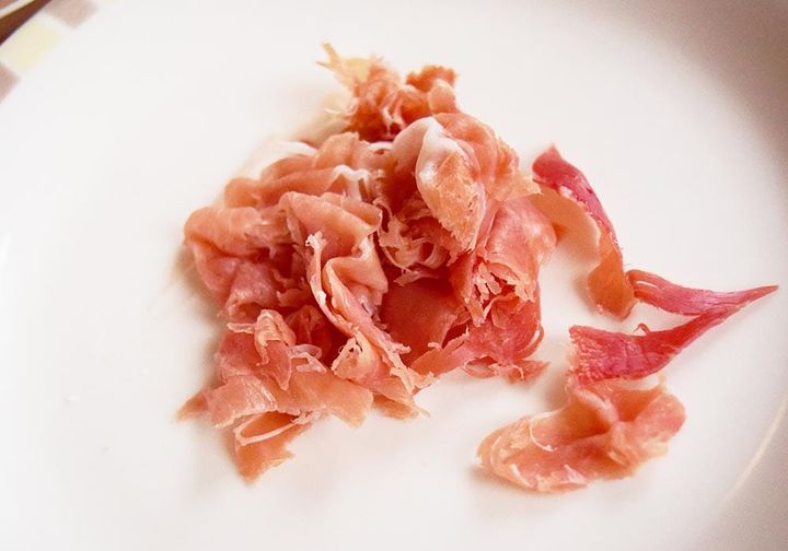 ハモン・セラーノについても、食べやすい程度にカット