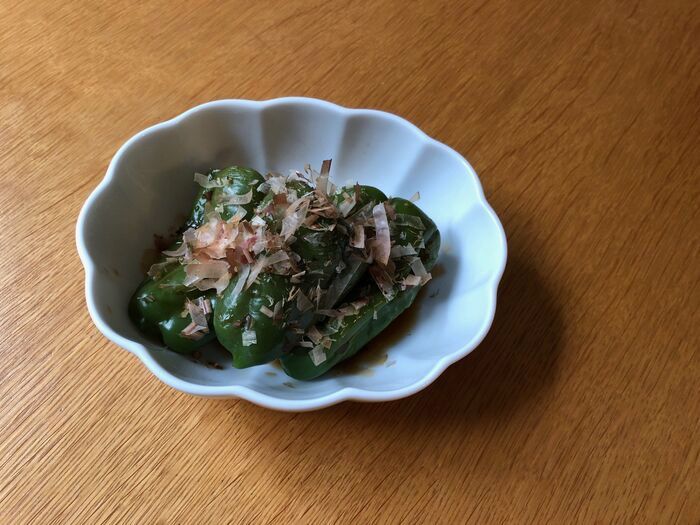 しなびる前に！ピーマンは『丸ごと冷凍』が正解でした→驚きの食べ方にも注目♪