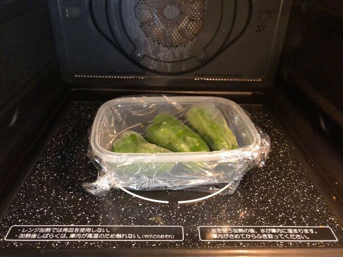 しなびる前に！ピーマンは『丸ごと冷凍』が正解でした→驚きの食べ方にも注目♪