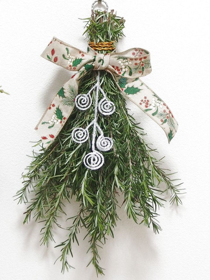 ササッと10分で完成！！ローズマリーのXmasスワッグです