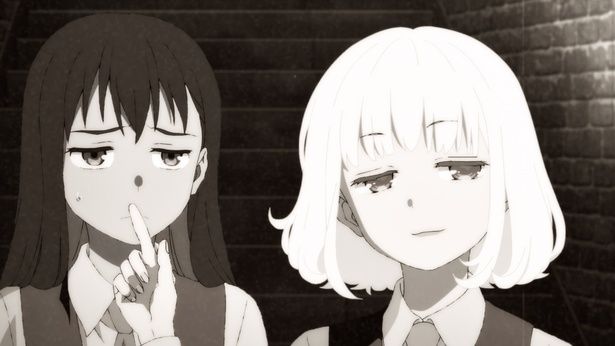 “ハードボイルド”作品のなかではニヒルな私立探偵リッキー・マクロイが活躍 [c]2025 深緑野分／KADOKAWA／「この本を盗む者は」製作委員会