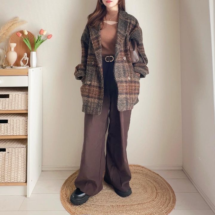 画像: 程よい肌見せで落ち着いた印象に