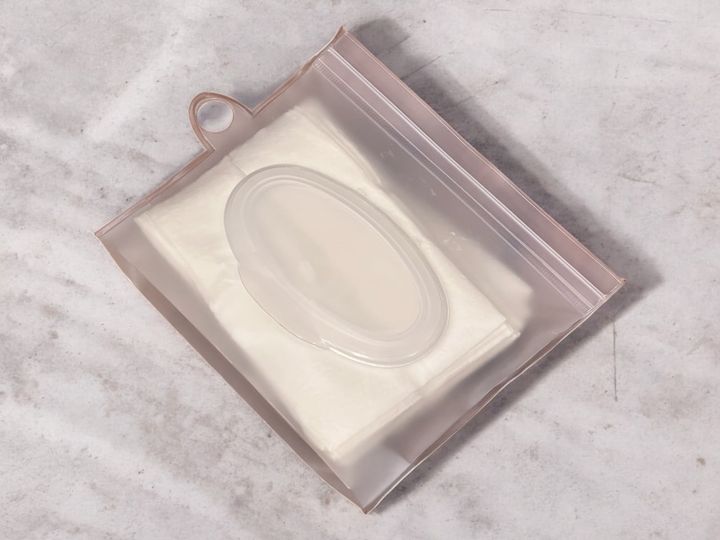 セリア「蓋付 ウェットシートケース フック穴タイプ S」税込110円 JANコード：4991203208170