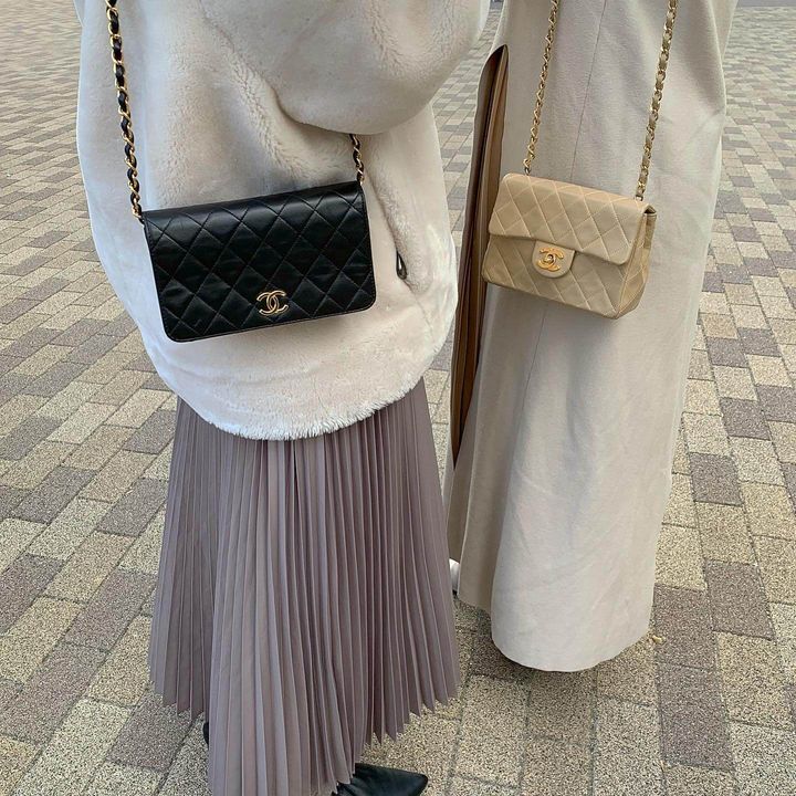 シャネルのマトラッセを持った女性たち