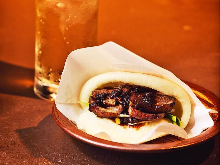 恵比寿『ゆうゆ』の「名物!!藁焼き鴨ドッグ」