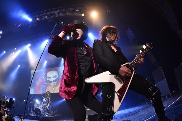 今年25年ぶりに本格再始動したVINYL。ブランクを全く感じさせないパンキッシュなプレイで、オーディエンスの度肝を抜いた