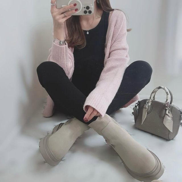 GU「パフニットVネックカーディガン」