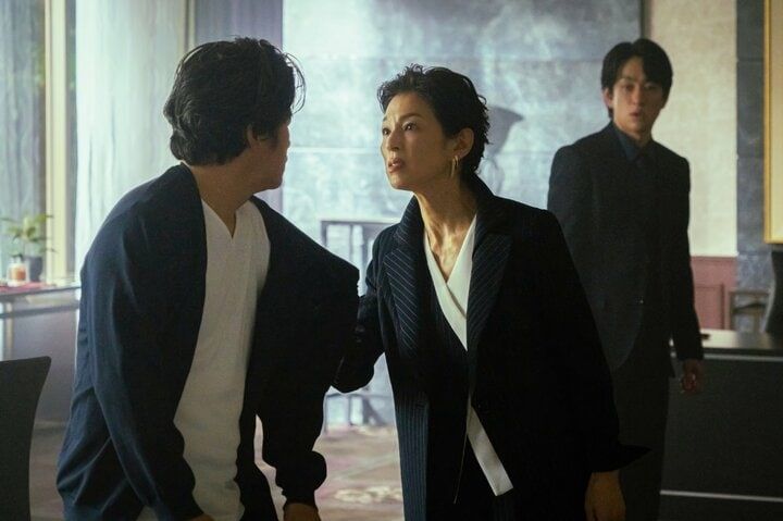 【写真・画像】性加害俳優を殴りつけ「お前のせいで！！」“事務所社長”鈴木保奈美のブチギレ演技がすごい『スキャンダルイブ』最終話 2枚目