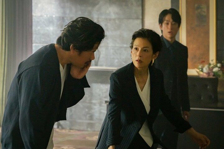 【写真・画像】性加害俳優を殴りつけ「お前のせいで！！」“事務所社長”鈴木保奈美のブチギレ演技がすごい『スキャンダルイブ』最終話 3枚目