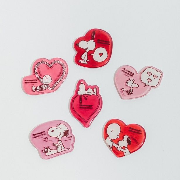 「アクリルステッカー LOVE」(ランダム6種・770円)