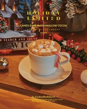 【東京都新宿区】本に囲まれた「BOOK AND BED TOKYO SHINJUKU」でホリデーシーズンを満喫！特別なドリンクメニューも登場