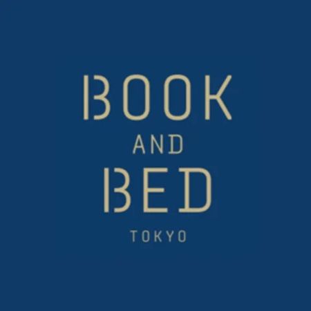【東京都新宿区】本に囲まれた「BOOK AND BED TOKYO SHINJUKU」でホリデーシーズンを満喫！特別なドリンクメニューも登場